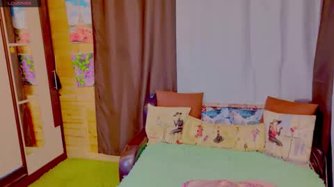 StiphlerMomy online show from 10-25-25, 03:40