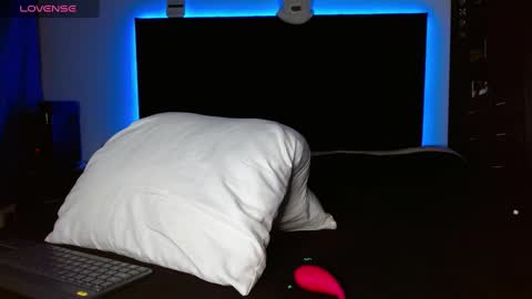 stiven tellez  online show from 03-12-25, 11:53