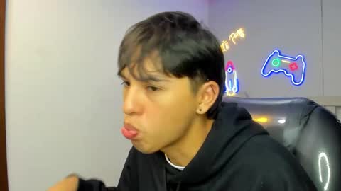 Stiwen online show from 10-27-25, 02:32