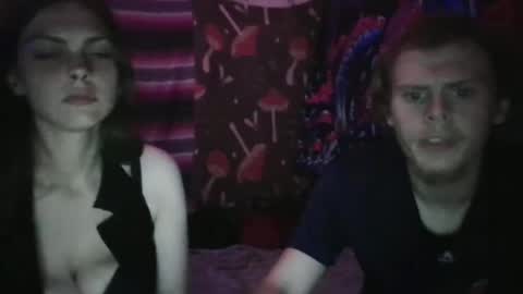 Snapshot of ston3rcouple6928 chatting on 06-13-26, 04:32 Stonercouple6928 online show from 06-13-26, 04:32