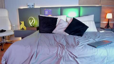 Stone Lee  online show from 02-02-25, 06:37