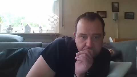 stoned1983 online show from 12-04-25, 08:23