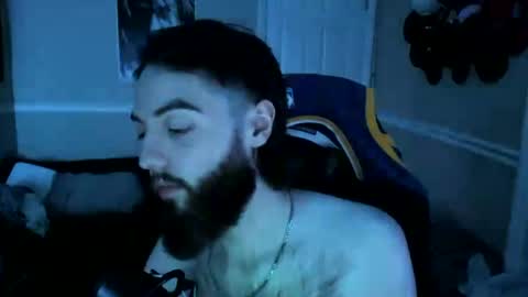 Snapshot of stoner_sad_boi chatting on 01-01-25, 01:27 Oliver online show from 01-01-25, 01:27