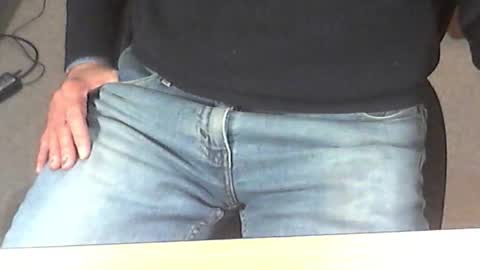 Snapshot of str8_dave chatting on 11-26-25, 08:10 Dave online show from 11-26-25, 08:10