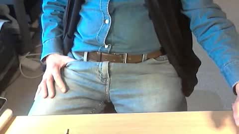 Snapshot of str8_dave chatting on 12-15-25, 12:09 Dave online show from 12-15-25, 12:09