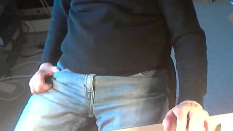 Snapshot of str8_dave chatting on 12-19-25, 03:41 Dave online show from 12-19-25, 03:41