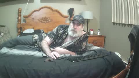 Snapshot of straightbear4you chatting on 02-17-25, 03:36 Straightbear4you online show from 02-17-25, 03:36