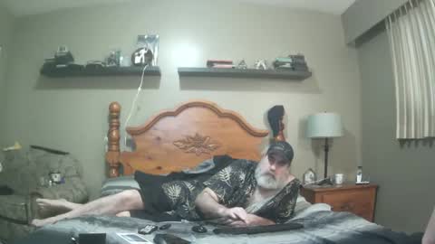 Snapshot of straightbear4you chatting on 02-17-25, 11:42 Straightbear4you online show from 02-17-25, 11:42