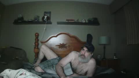 Snapshot of straightbear4you chatting on 02-22-25, 10:40 Straightbear4you online show from 02-22-25, 10:40