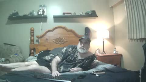 Snapshot of straightbear4you chatting on 02-27-25, 08:17 Straightbear4you online show from 02-27-25, 08:17