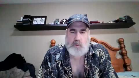 Snapshot of straightbear4you chatting on 09-20-25, 01:17 Straightbear4you online show from 09-20-25, 01:17