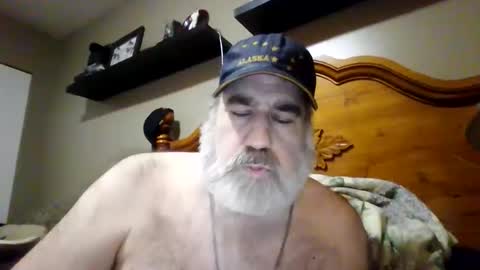 Snapshot of straightbear4you chatting on 05-06-26, 03:13 Straightbear4you online show from 05-06-26, 03:13