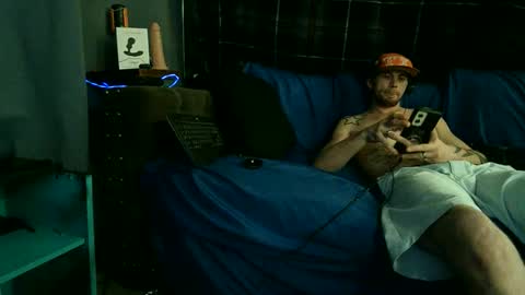 straitpipermann22 online show from 12-20-25, 02:07