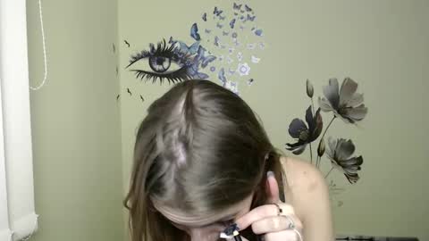 Snapshot of stranger_giirl chatting on 12-02-24, 01:13 Amalia online show from 12-02-24, 01:13