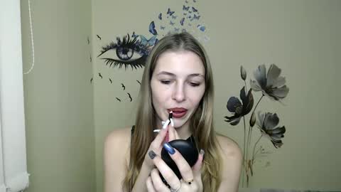 Snapshot of stranger_giirl chatting on 12-05-24, 01:17 Amalia online show from 12-05-24, 01:17