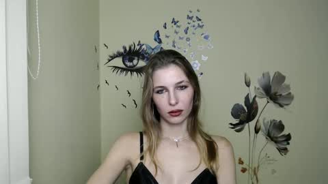Snapshot of stranger_giirl chatting on 12-14-24, 12:11 Amalia online show from 12-14-24, 12:11