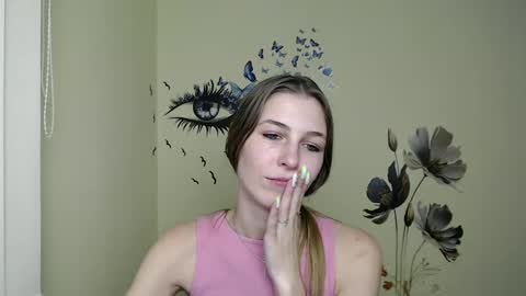 Snapshot of stranger_giirl chatting on 12-16-24, 05:00 Amalia online show from 12-16-24, 05:00
