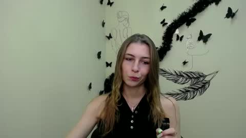 Snapshot of stranger_giirl chatting on 12-21-24, 12:59 Amalia online show from 12-21-24, 12:59