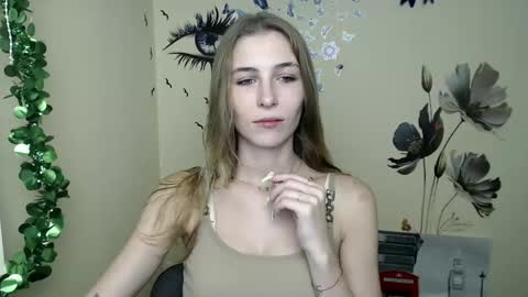 Snapshot of stranger_giirl chatting on 12-23-24, 07:20 Amalia online show from 12-23-24, 07:20