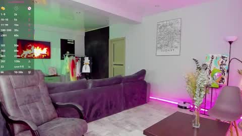 Laura online show from 10-26-25, 02:12