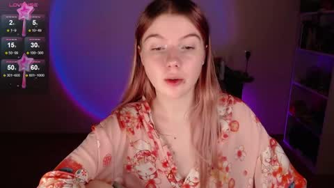 Snapshot of strawberry_juli chatting on 01-18-26, 08:01 Juli online show from 01-18-26, 08:01