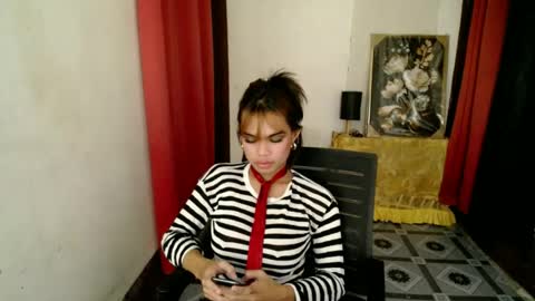 strawberry_kisses143 online show from 06-12-26, 07:35
