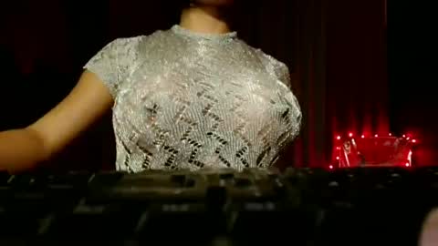 strawberry_kisses143 online show from 06-13-26, 12:14