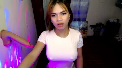 strawberry_kisses143 online show from 07-28-26, 11:17