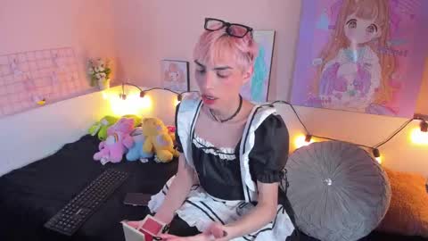 strawberry_kitty_ online show from 11-08-25, 04:23