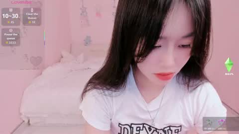 strawberry_loveee online show from 09-27-25, 09:25