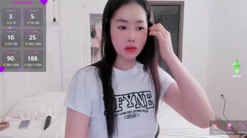 strawberry_loveee online show from 10-31-25, 03:29