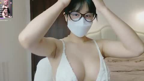 strawberry_loveee online show from 07-15-26, 01:55