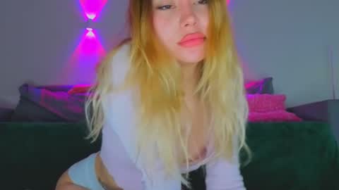 Tati and Lola online show from 04-18-26, 05:55