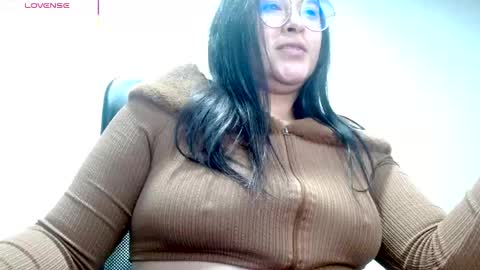 Snapshot of strawlux chatting on 05-29-26, 05:33 strawlux online show from 05-29-26, 05:33