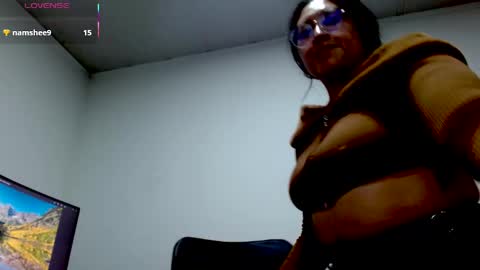 Snapshot of strawlux chatting on 06-06-26, 02:33 strawlux online show from 06-06-26, 02:33