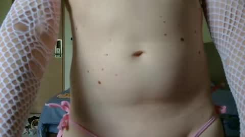 Snapshot of strayjustine chatting on 05-27-26, 01:35 Justine Stray online show from 05-27-26, 01:35