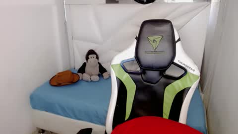 Street online show from 03-06-26, 04:20