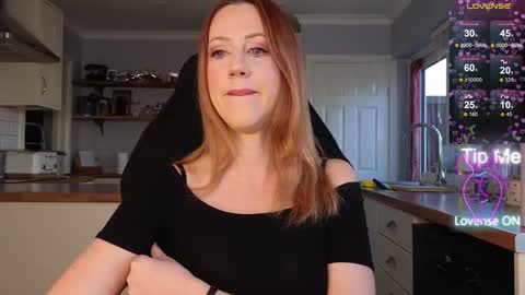 Amorina online show from 11-26-25, 10:38