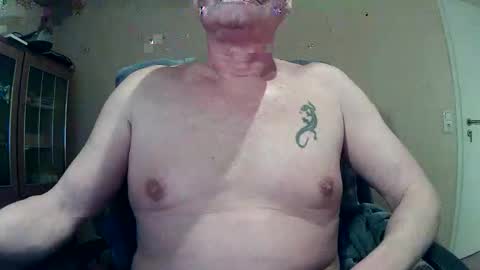 Snapshot of strohnahohn2023 chatting on 01-13-26, 07:52 Thomas online show from 01-13-26, 07:52