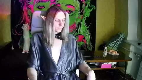 Snapshot of strongwine chatting on 05-17-26, 06:26 ALFIE online show from 05-17-26, 06:26