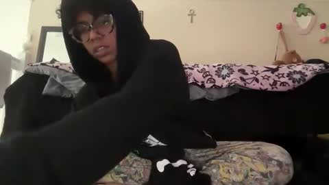 strrwberry online show from 10-29-25, 05:14