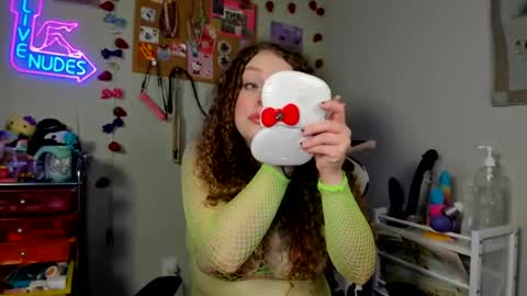 Snapshot of strwbby chatting on 06-22-26, 05:04 Strwbby online show from 06-22-26, 05:04