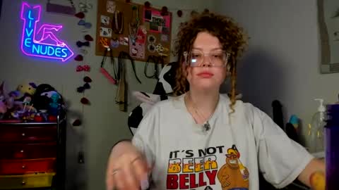 Snapshot of strwbby chatting on 07-02-26, 02:00 Strwbby online show from 07-02-26, 02:00