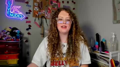 Snapshot of strwbby chatting on 07-02-26, 03:23 Strwbby online show from 07-02-26, 03:23