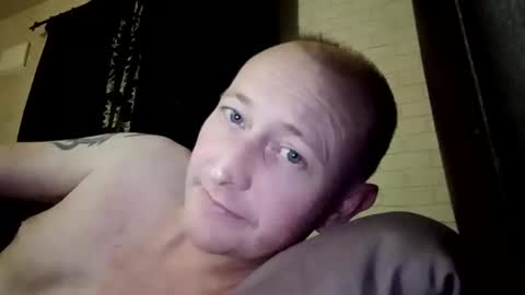 Snapshot of stu_art83 chatting on 05-10-26, 12:38 stu_art83 online show from 05-10-26, 12:38