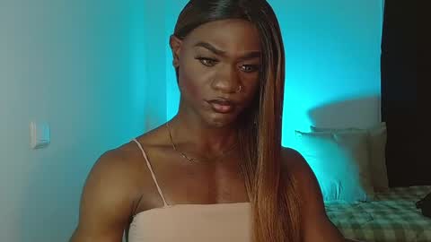 Snapshot of suannyklatten_ chatting on 02-05-25, 01:54 Suanny Klatten It is my account independent online show from 02-05-25, 01:54