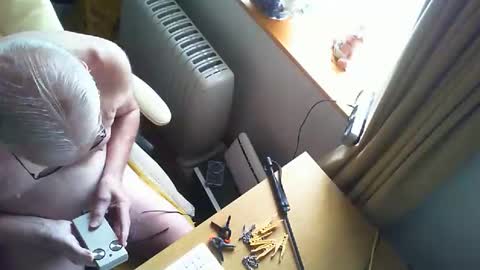 submissive1234567 online show from 11-08-25, 10:04