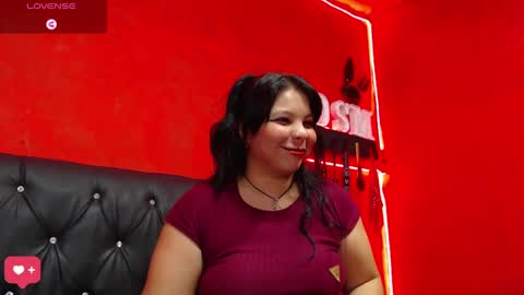 Snapshot of submissive__atina chatting on 12-28-24, 12:04 Nicky online show from 12-28-24, 12:04