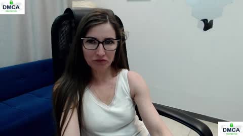 Snapshot of successful_lady_0 chatting on 05-17-26, 09:06 Eva online show from 05-17-26, 09:06