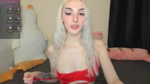 Chloe online show from 10-31-25, 03:13